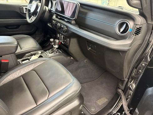 Used 2024 Jeep Wrangler High Altitude AWD/4WD image 26