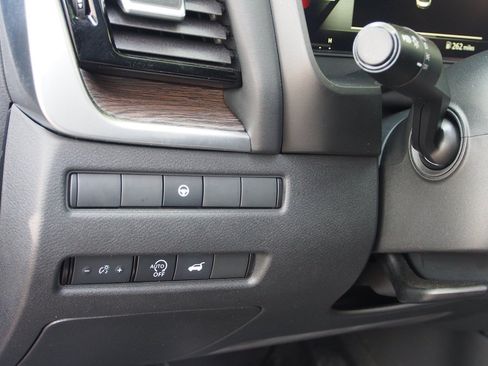 Used 2024 Nissan Rogue Platinum FWD image 22