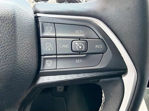 Used 2024 Jeep Grand Cherokee Altitude AWD/4WD image 37