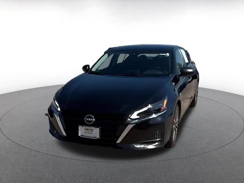 Used 2025 Nissan Altima 2.5 SV FWD image 4