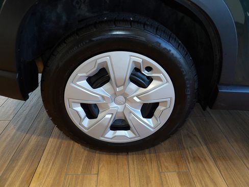 Used 2023 Subaru Forester AWD/4WD image 5