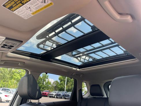 Used 2021 Nissan Rogue Platinum image 12