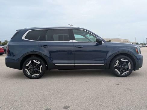 Certified 2025 Kia Telluride EX FWD image 4