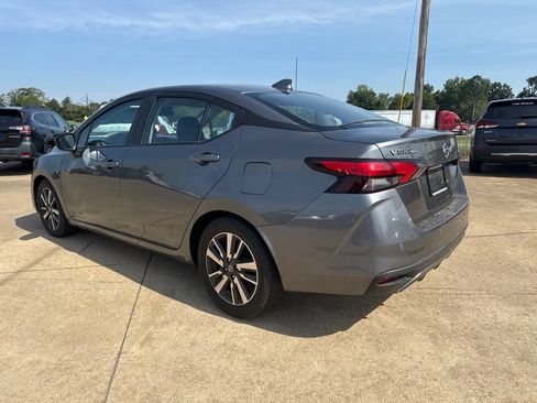 Used 2021 Nissan Versa SV FWD image 5