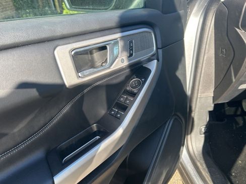 Used 2024 Ford Explorer XLT w/ Equipment Group 202A image 7