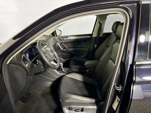 Certified 2023 Volkswagen Tiguan SE w/ Panoramic Sunroof Package image 11