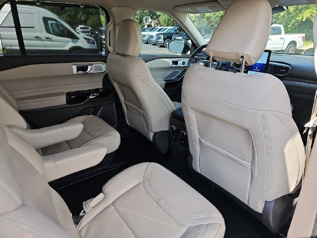Used 2024 Ford Explorer Platinum w/ Technology Package AWD/4WD image 11