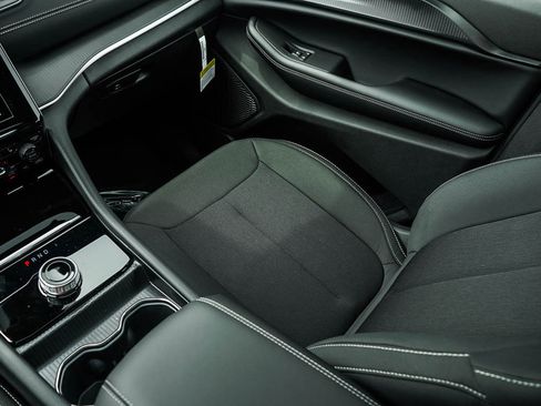 New 2025 Jeep Grand Cherokee L Laredo image 26