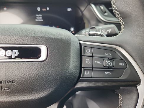 Certified 2024 Jeep Grand Cherokee Altitude image 19