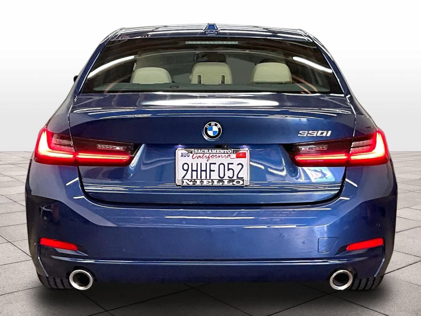 Used 2023 BMW 330i Sedan w/ Parking Assistance Package RWD image 7