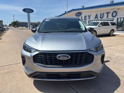 Used 2023 Ford Escape Active w/ Cold Weather Package FWD image 2