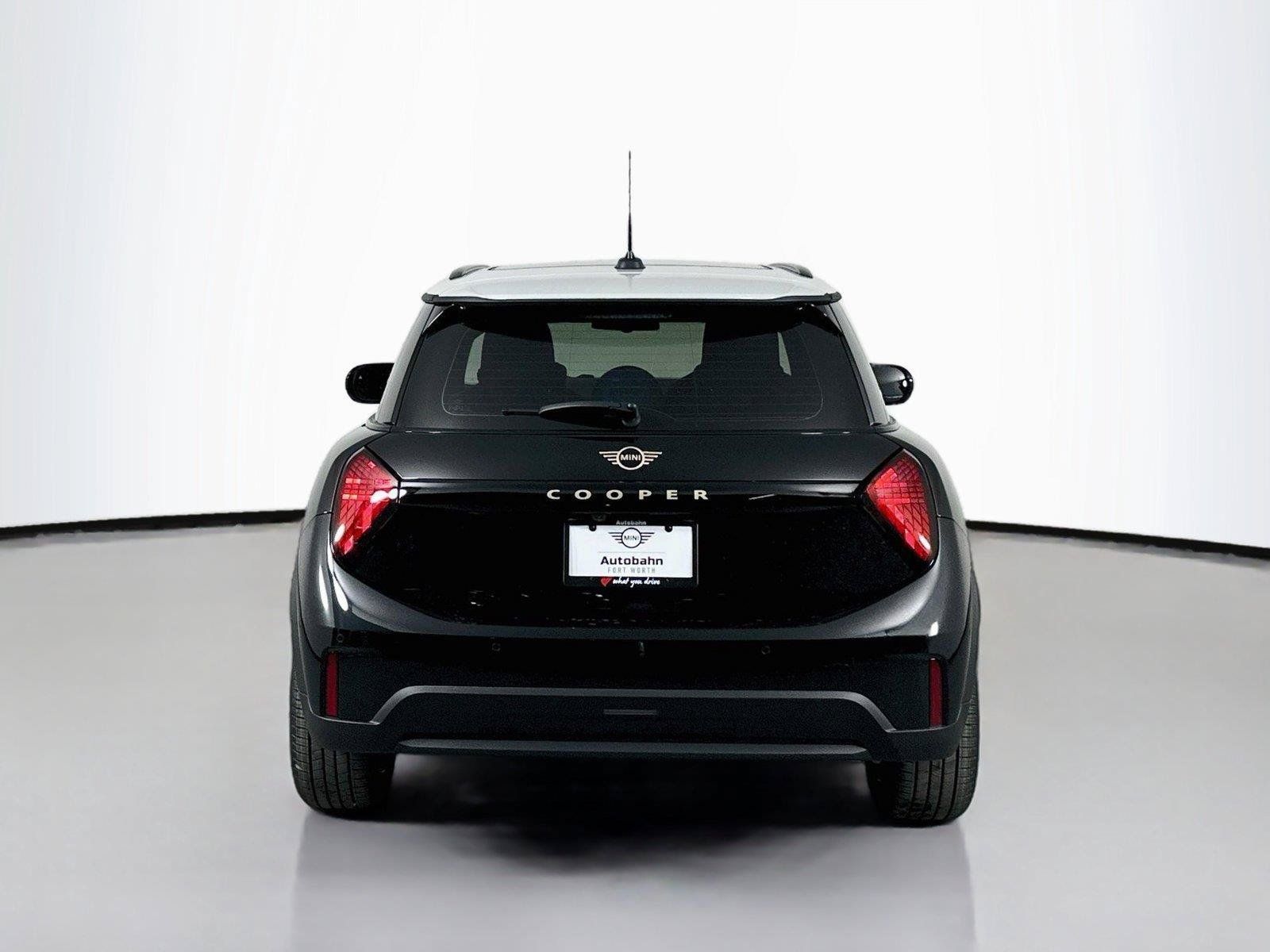 Used 2025 MINI Cooper 2-Door Hardtop FWD image 5