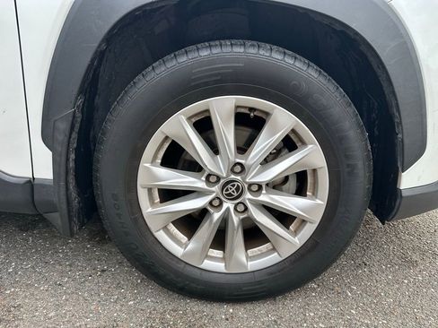 Used 2022 Toyota Corolla Cross LE image 12