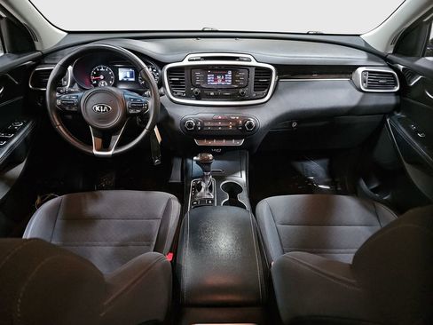 Used 2016 Kia Sorento LX w/ LX Convenience Package image 18