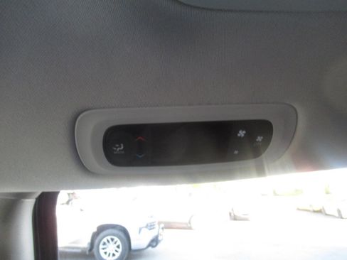 Used 2020 Chrysler Voyager LX image 15