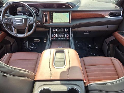 Used 2023 GMC Yukon Denali Ultimate AWD/4WD image 17