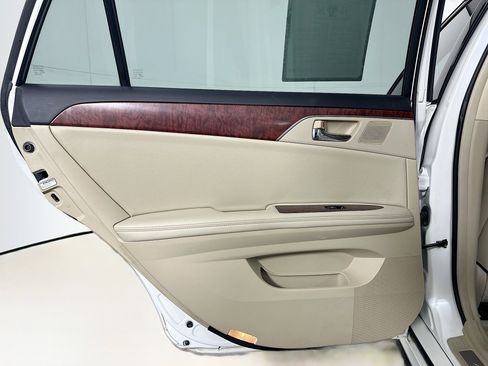 Used 2012 Toyota Avalon Limited image 27