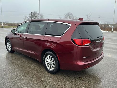 Used 2017 Chrysler Pacifica Touring w/ Tire & Wheel Group image 3