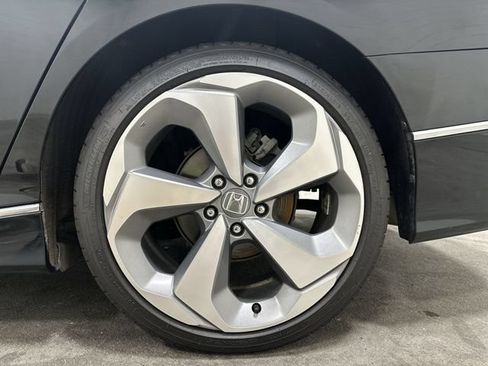 Used 2018 Honda Accord Touring image 12