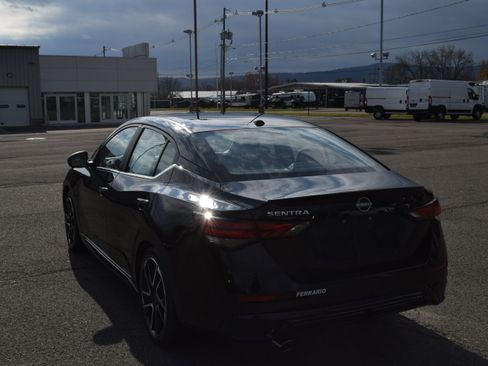 Used 2025 Nissan Sentra SR w/ SR Premium Package FWD image 8