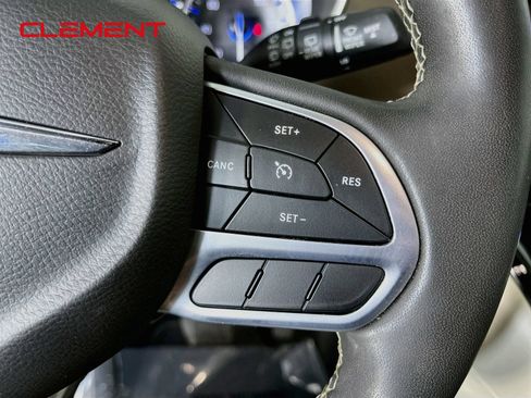 Used 2022 Chrysler Voyager LX FWD image 17