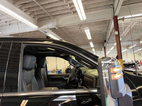 Used 2025 Chevrolet Silverado 2500 High Country w/ High Country Premium Package AWD/4WD image 29