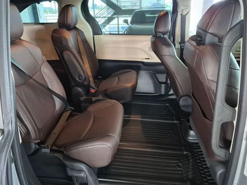 Used 2024 Toyota Sienna Platinum AWD/4WD image 23