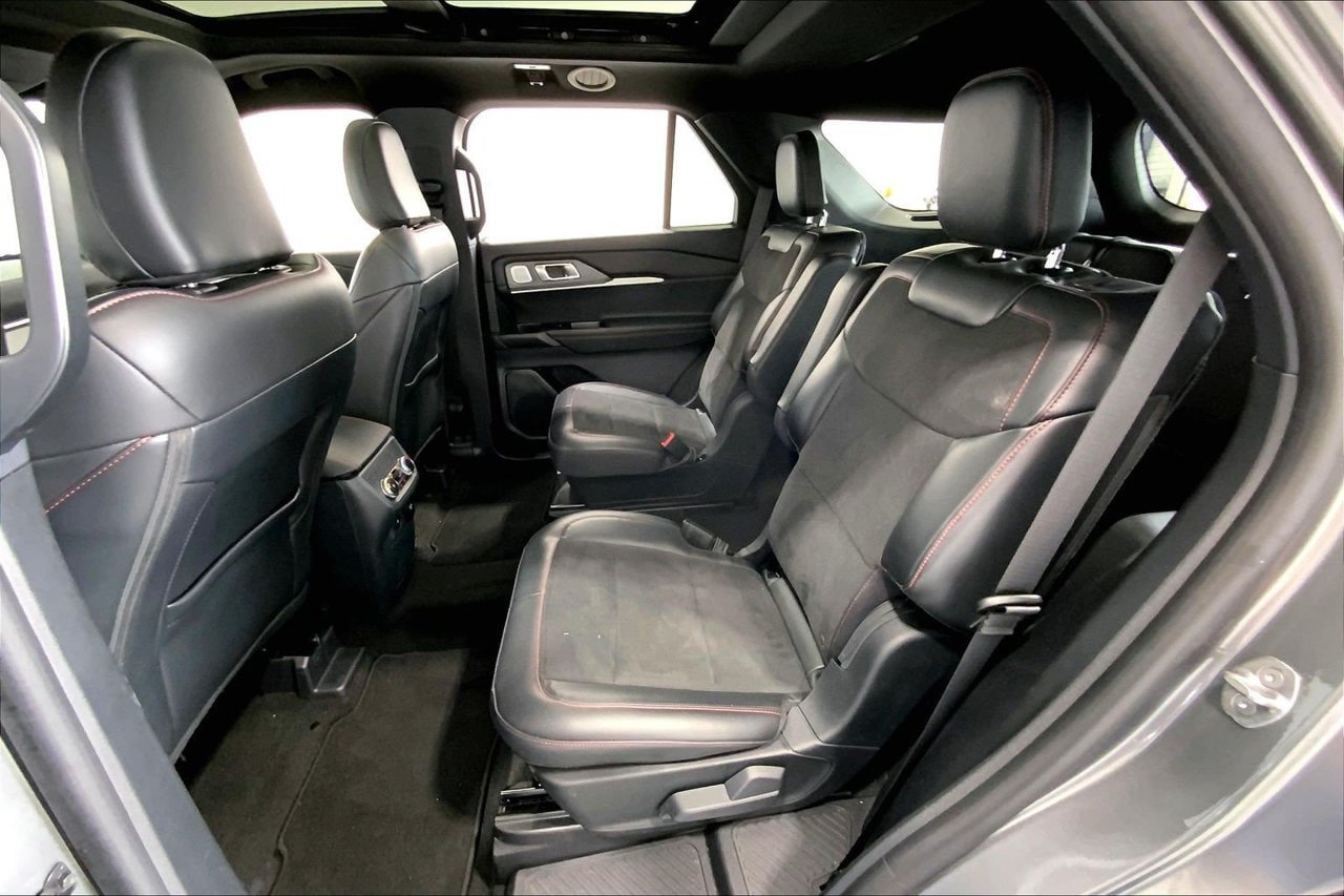 Used 2025 Ford Explorer ST w/ Sun And Sound Package AWD/4WD image 18