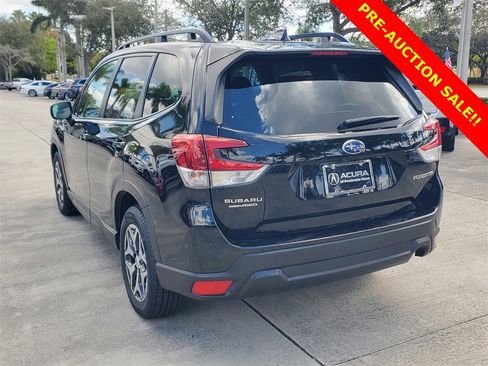 Used 2023 Subaru Forester Premium image 5