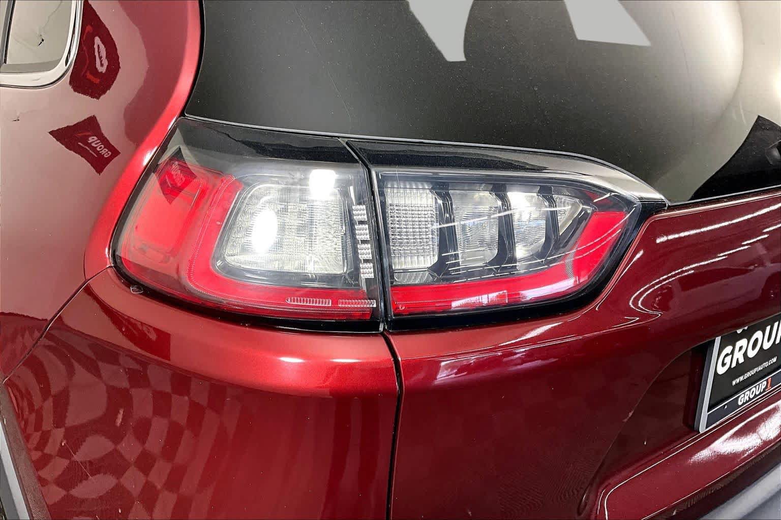 Used 2019 Jeep Cherokee Latitude w/ Popular Appearance Group FWD image 28