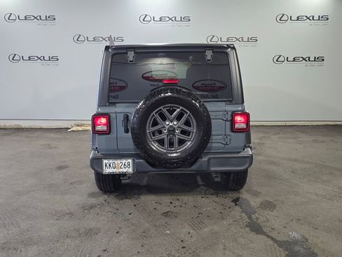 Used 2024 Jeep Wrangler Sport S image 9