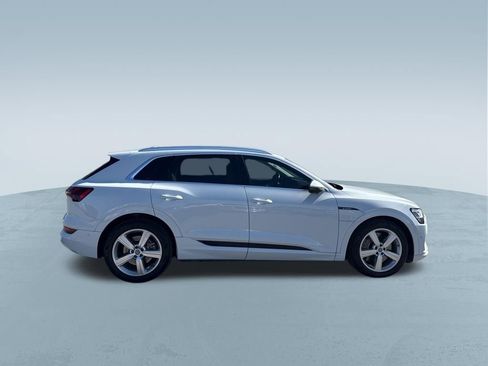 Used 2019 Audi e-tron Premium Plus image 9