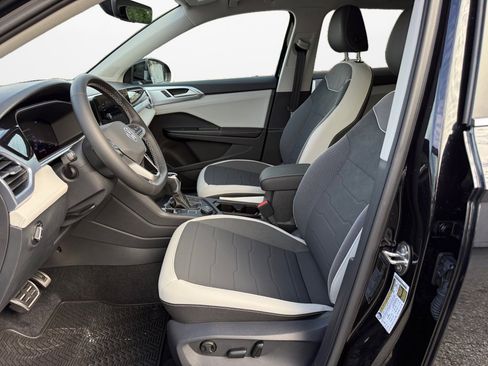 New 2026 Volkswagen Taos SE image 9