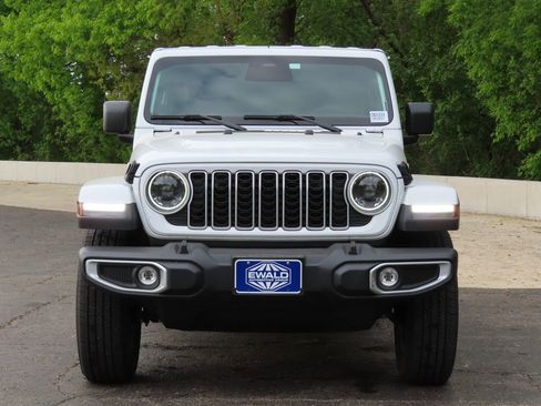 Certified 2025 Jeep Wrangler Unlimited Sahara AWD/4WD image 4