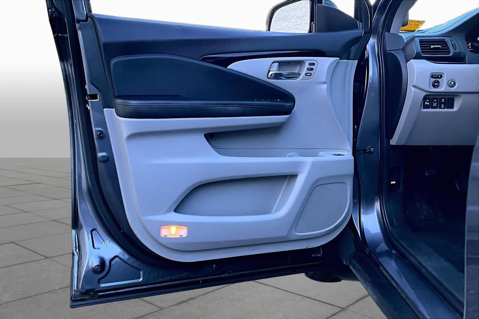 Used 2018 Honda Pilot Touring image 22
