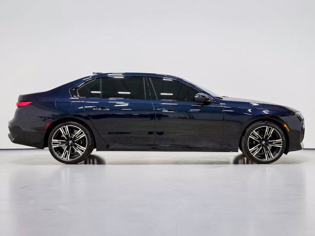 Used 2025 BMW 760i xDrive AWD/4WD image 15