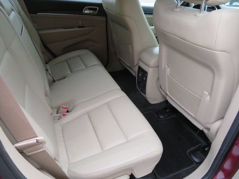 Used 2017 Jeep Grand Cherokee Limited RWD image 15