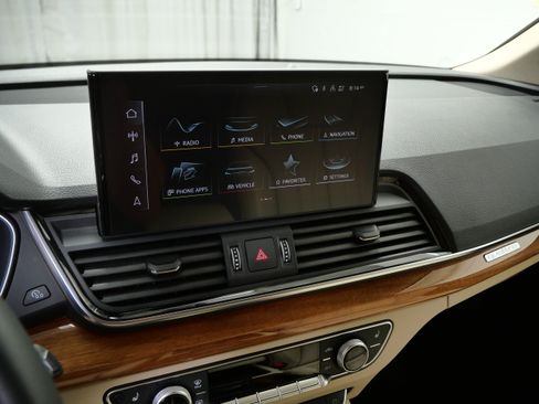 Used 2023 Audi Q5 e Premium w/ Convenience Package AWD/4WD image 20