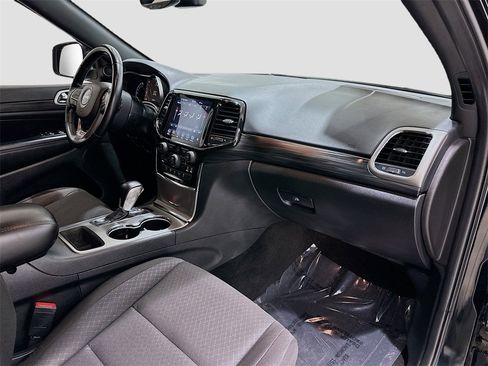 Used 2022 Jeep Grand Cherokee Laredo E image 28