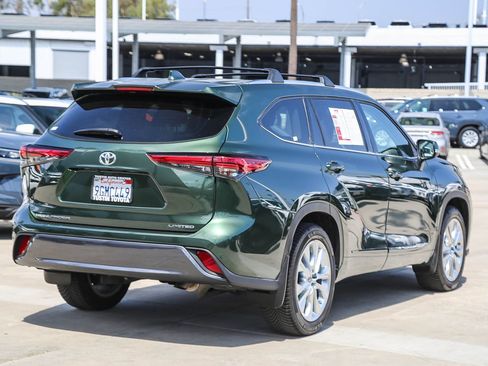 Used 2023 Toyota Highlander Limited FWD image 4