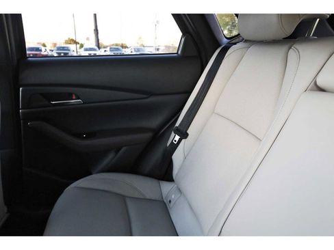 Used 2022 MAZDA CX-30 AWD 2.5 S w/ Premium Package image 9