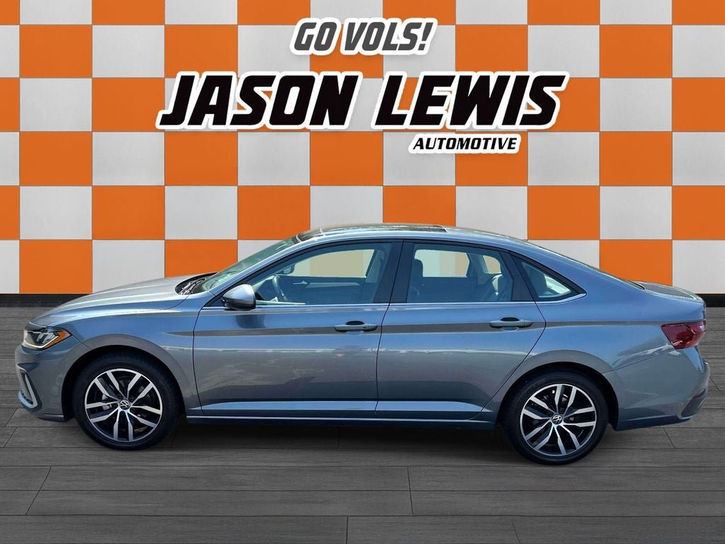 Used 2025 Volkswagen Jetta SE FWD image 6