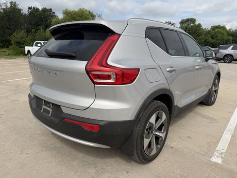 Used 2023 Volvo XC40 B5 Plus w/ Driver Assist Package AWD/4WD image 3