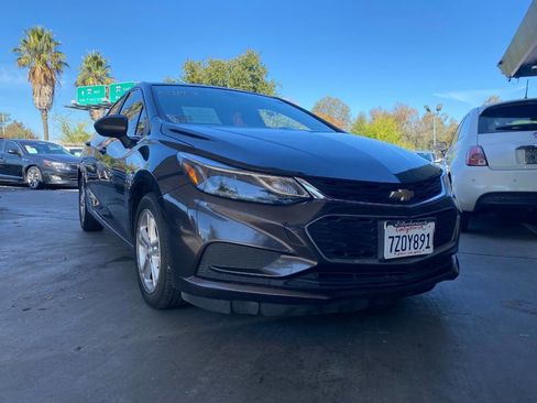 Used 2017 Chevrolet Cruze LT w/ Convenience Package image 22