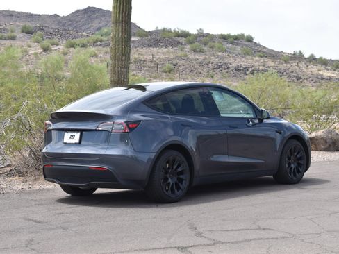 Used 2024 Tesla Model Y Long Range AWD/4WD image 8