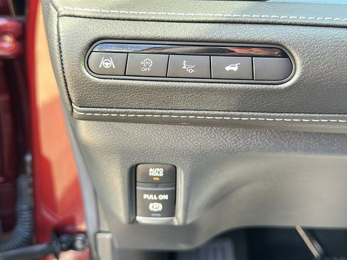 Used 2025 INFINITI QX80 Sensory image 15