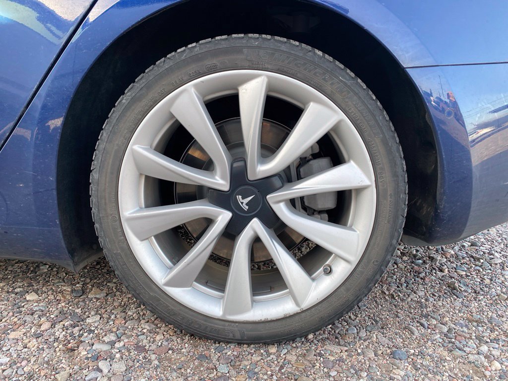 Used 2018 Tesla Model 3 Mid Range RWD image 5