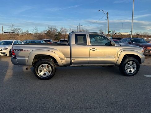 Used 2015 Toyota Tacoma 4x4 Access Cab V6 image 8