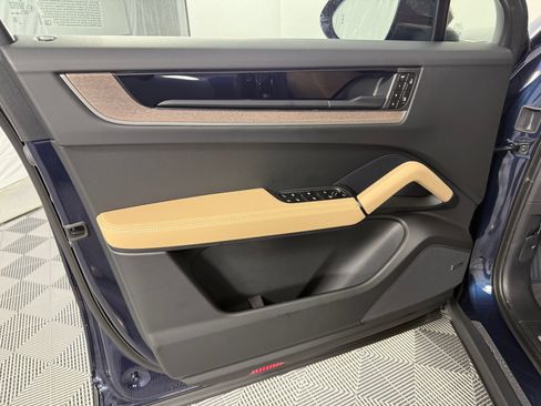 Certified 2026 Porsche Cayenne E-Hybrid Coupe AWD/4WD image 24