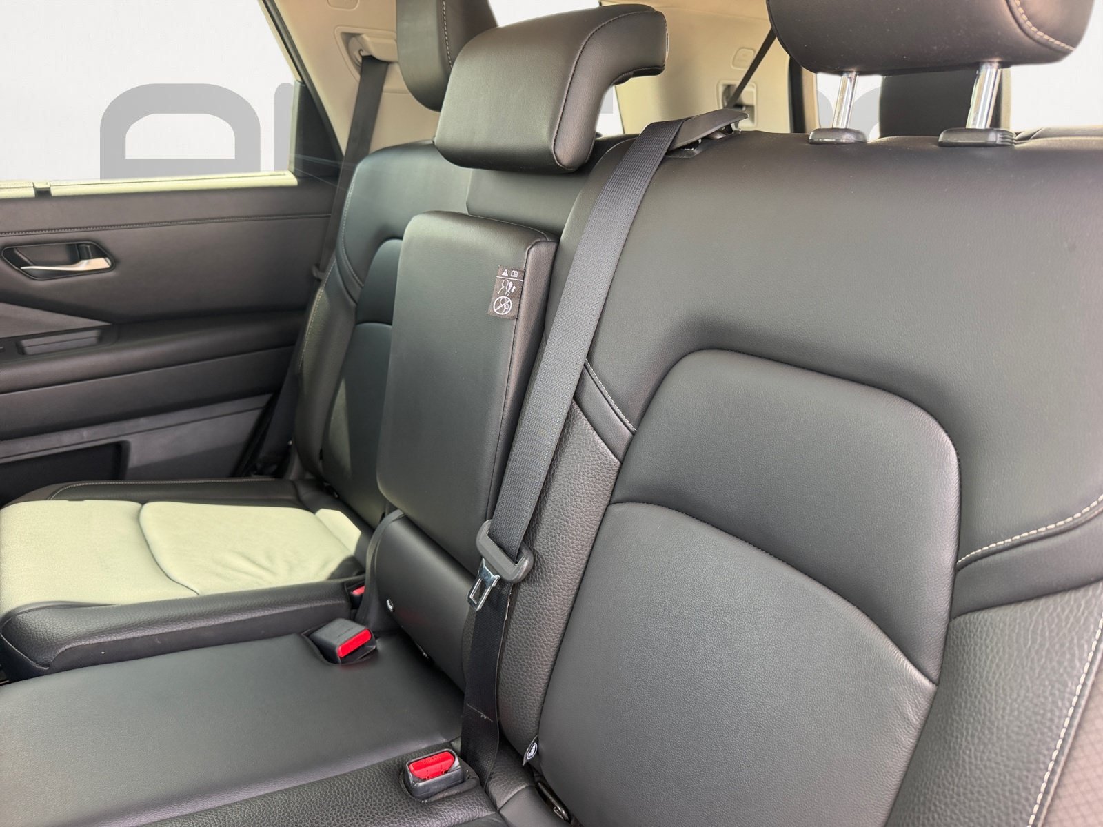 Used 2023 Nissan Pathfinder SL w/ Black Appearance Package FWD image 20